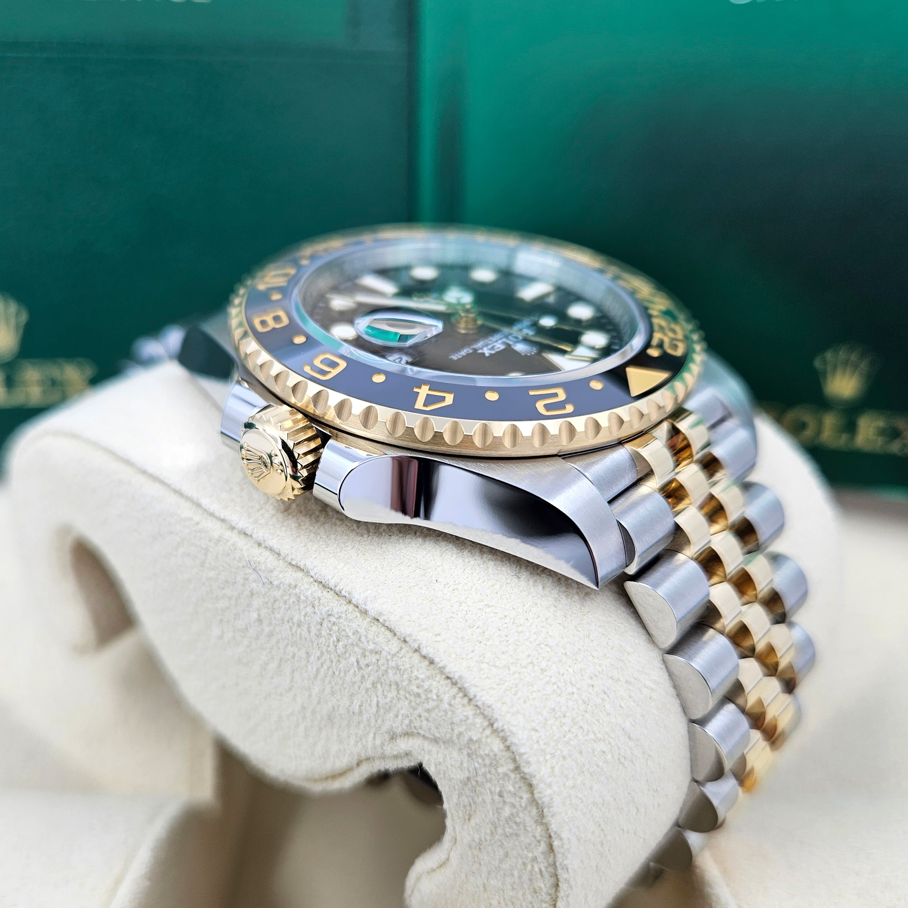 GMT-Master II, 40mm, Oystersteel and 18k Yellow Gold, Ref# 126713GRNR-0001