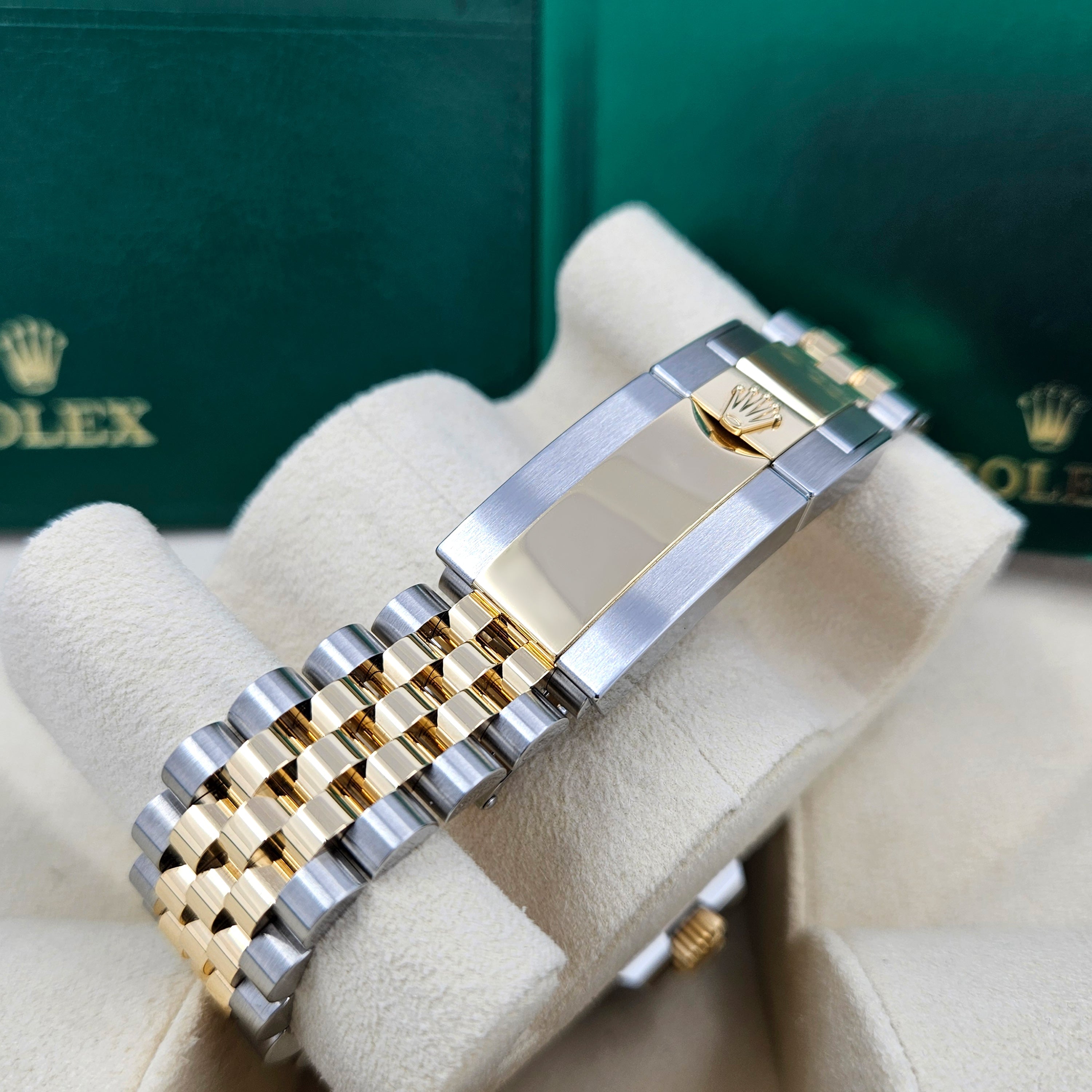 GMT-Master II, 40mm, Oystersteel and 18k Yellow Gold, Ref# 126713GRNR-0001
