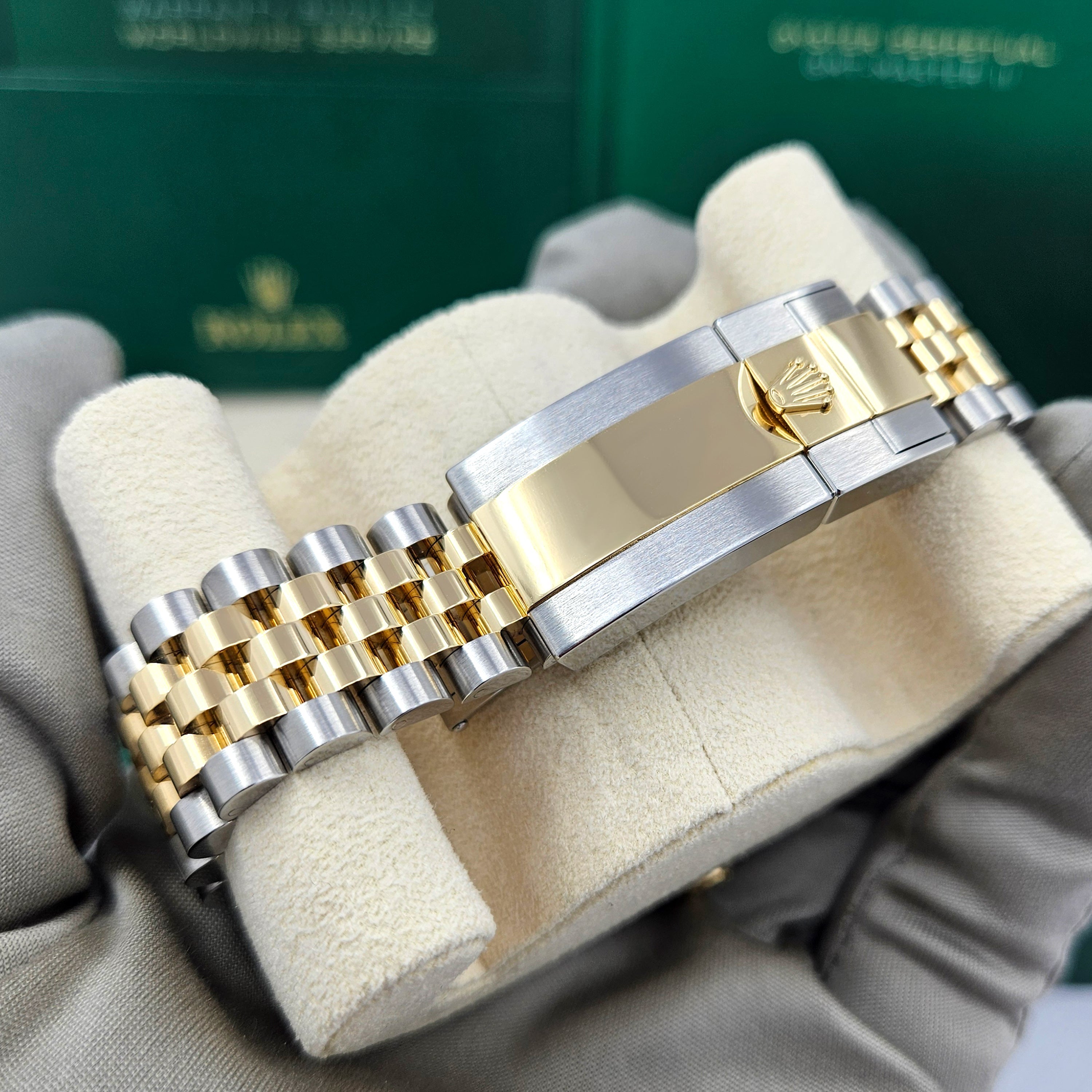 GMT-Master II, 40mm, Oystersteel and 18k Yellow Gold, Ref# 126713GRNR-0001