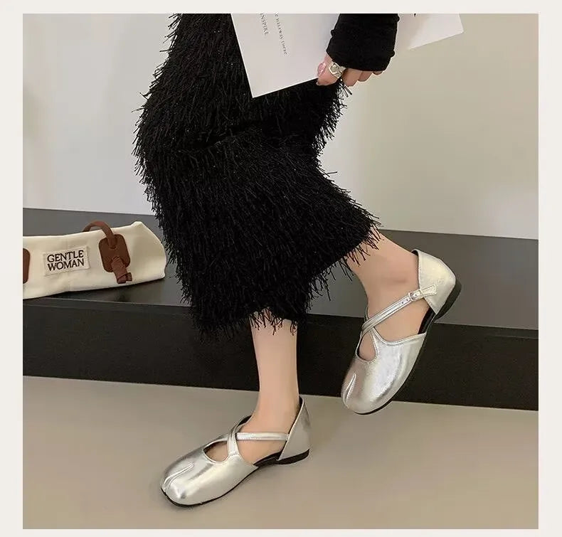 Split-Toe Flat Sandals with Buckled X-Strap and Bow, EU 35–42 - image 4