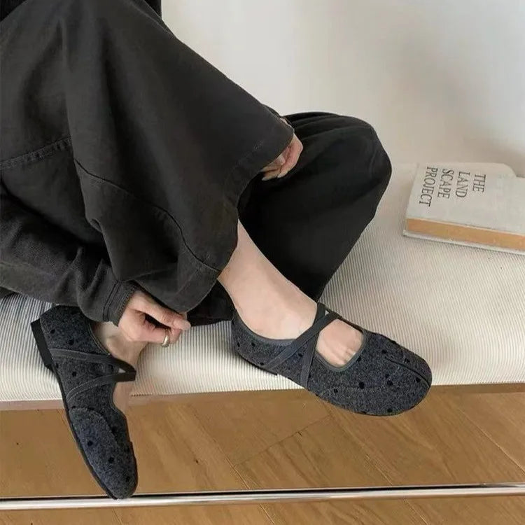 Women's Split Toe Cross Belt Mary Jane Flat Shoes with Square Toe Imitation Suede Retro