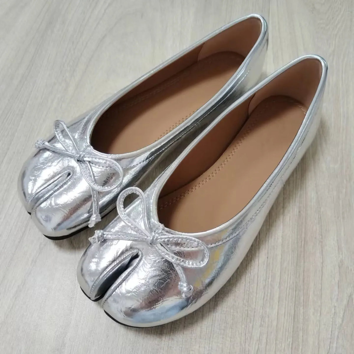 Classic Ladies Split Toe Ballet Flats Split Toe Design with Front Bow Soft Upper Non Slip
