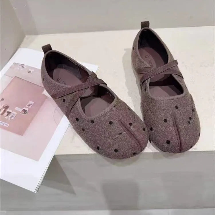 Women's Split Toe Cross Belt Mary Jane Flat Shoes with Square Toe Imitation Suede Retro