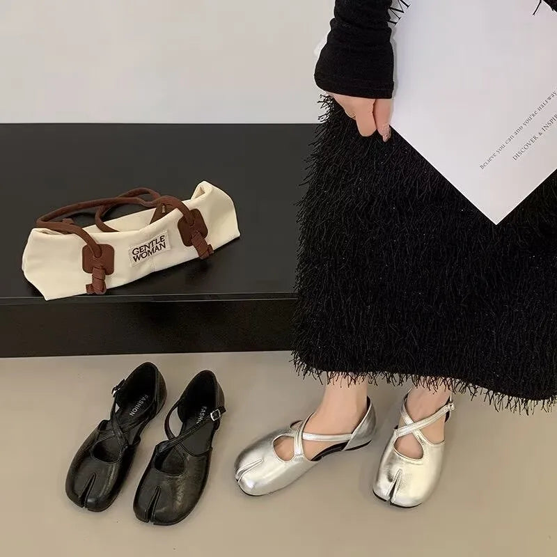 Split-Toe Flat Sandals with Buckled X-Strap and Bow, EU 35–42 - image 5