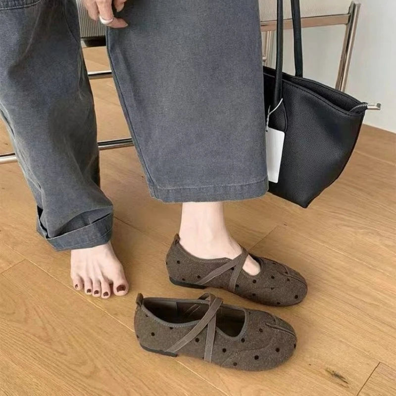 Women's Split Toe Cross Belt Mary Jane Flat Shoes with Square Toe Imitation Suede Retro