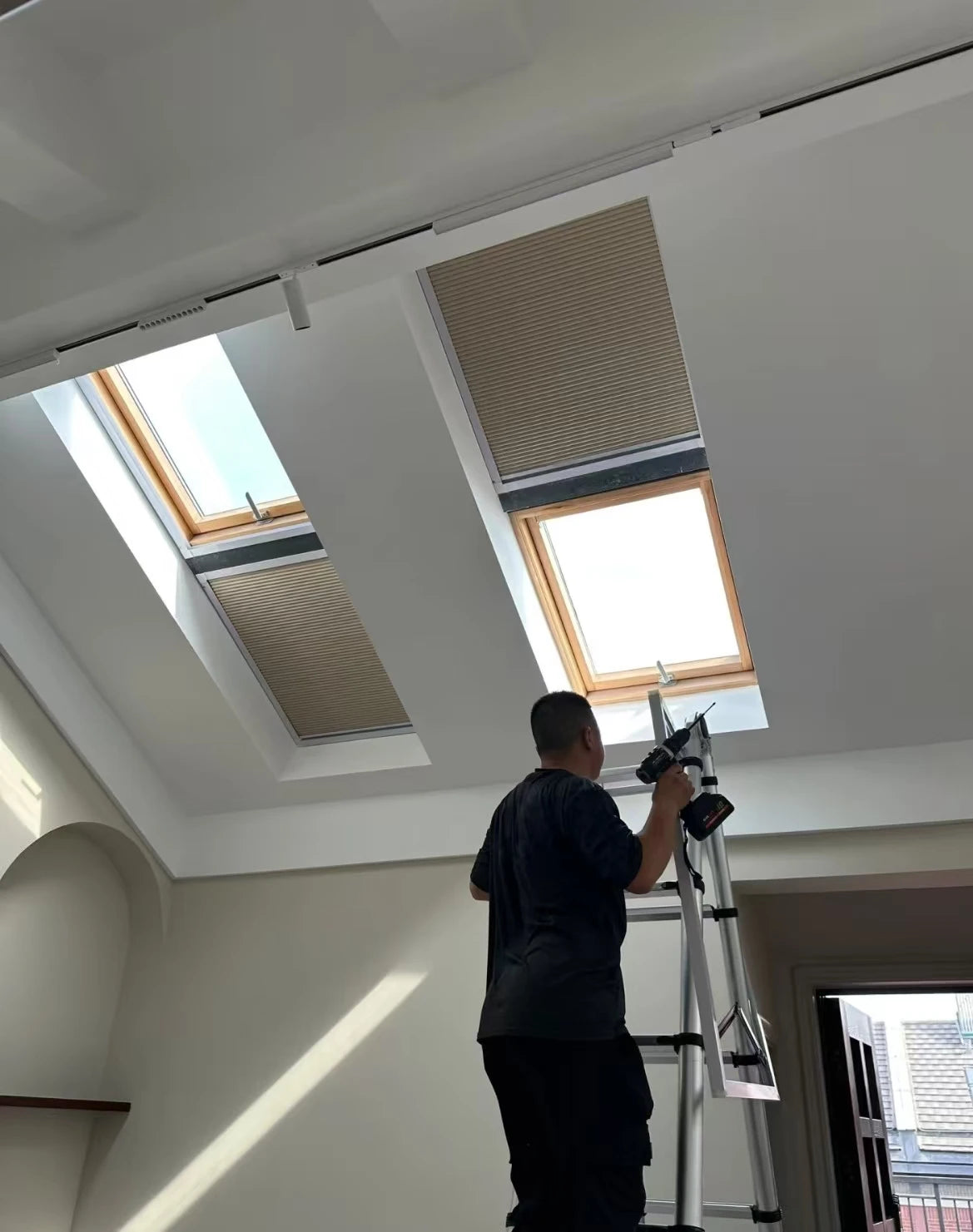 Half-Circle Blackout Honeycomb Shade for Arched Windows, 25 mm Cells - image 4