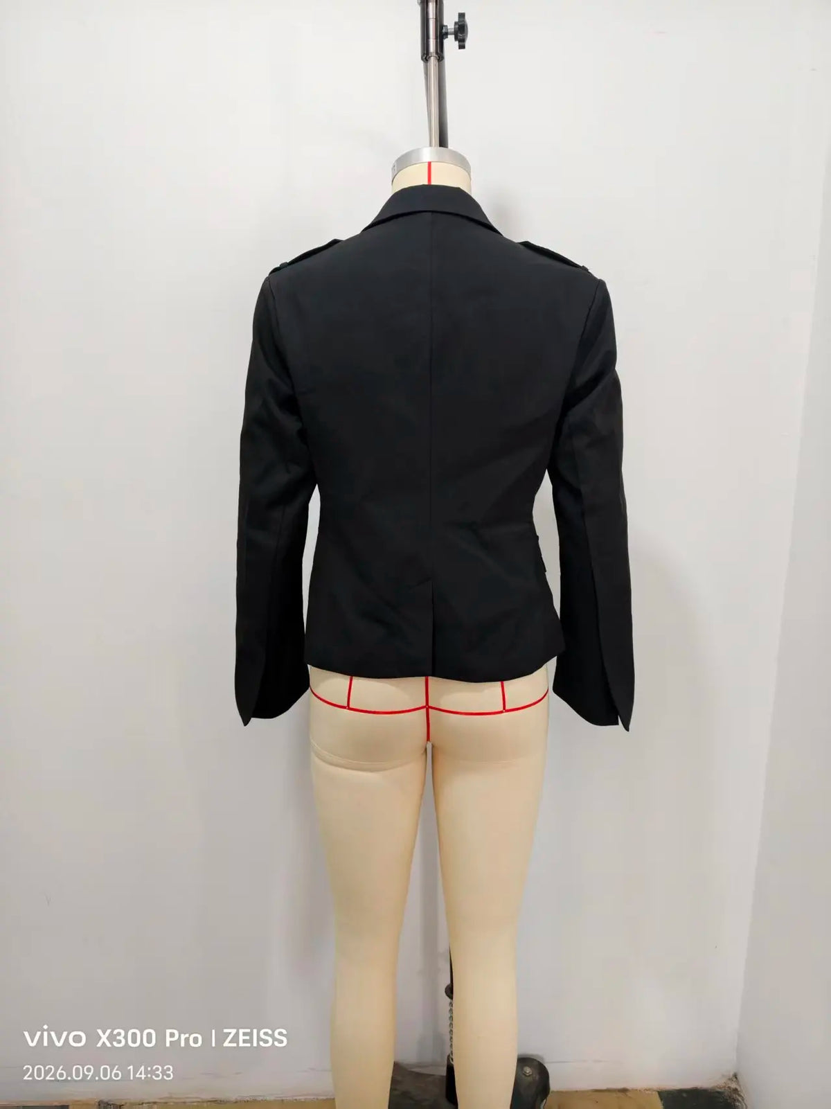 Loose-Fit V-Neck Collared Cropped Blazer for Autumn, XS–L - image 4