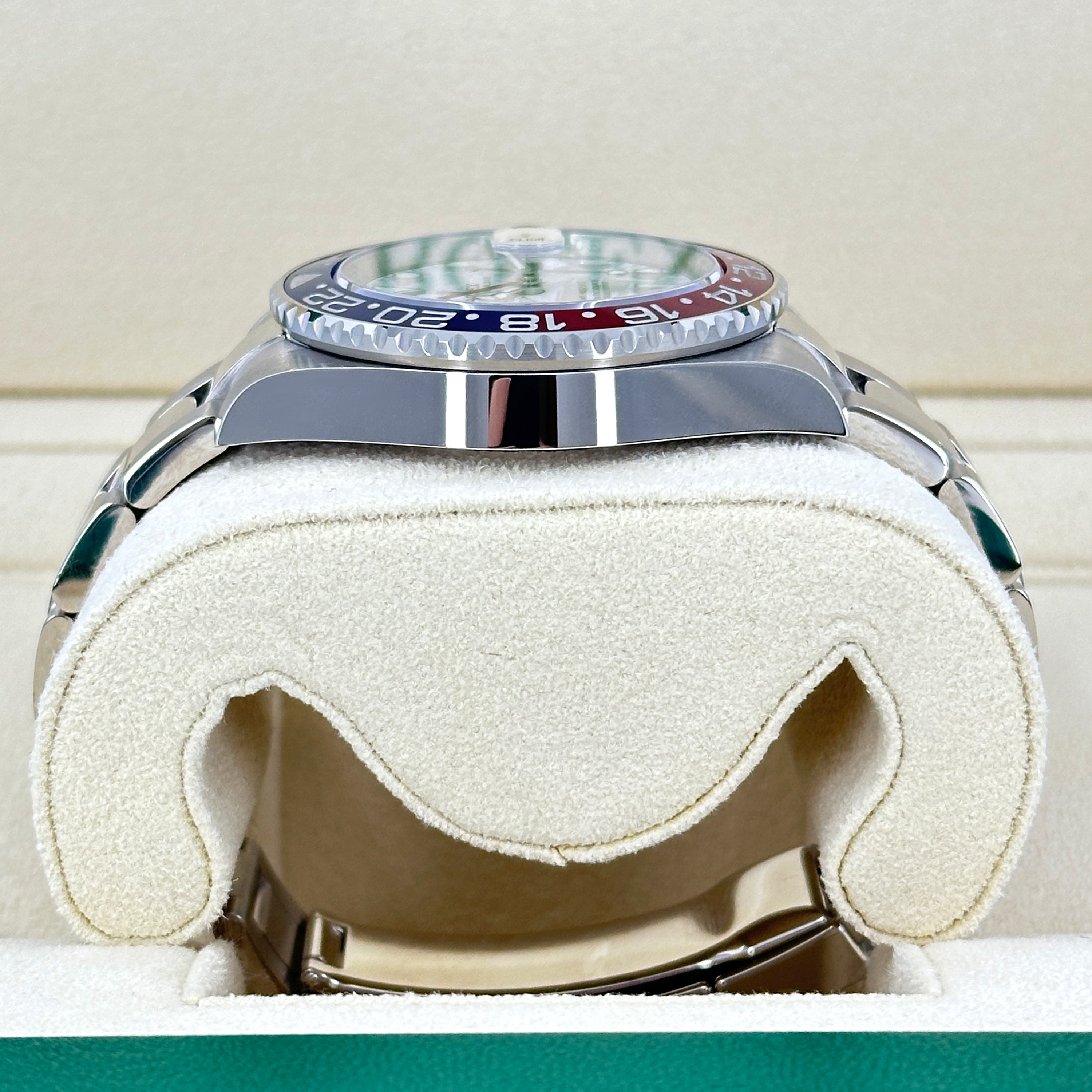 GMT-Master II 18 ct white gold Ref# 126719BLRO-0002