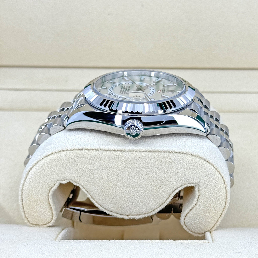 Sky-Dweller, 42mm, Oystersteel and 18k White Gold, White, Jubilee, Ref# 336934-0004