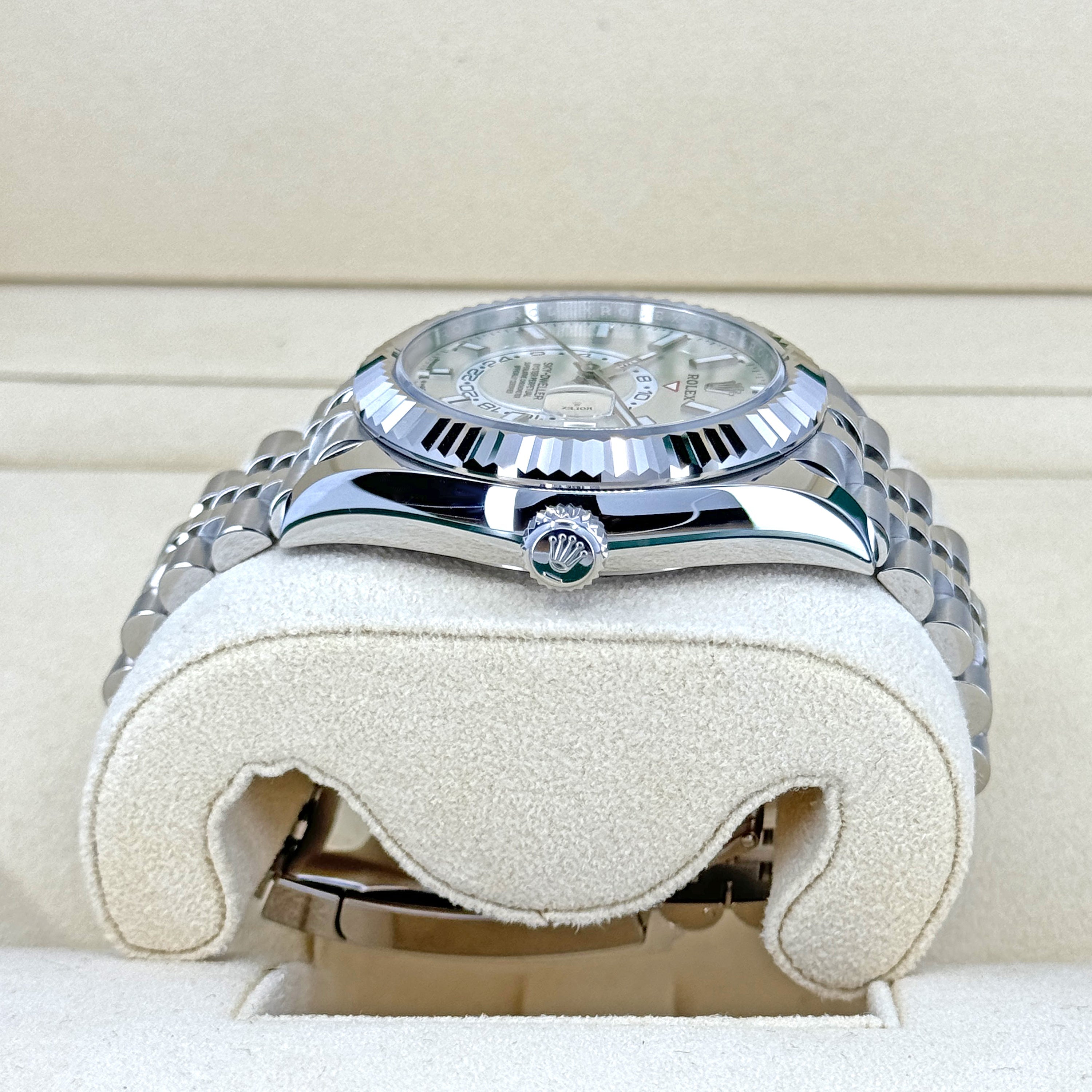 Sky-Dweller, 42mm, Oystersteel and 18k White Gold, White, Jubilee, Ref# 336934-0004