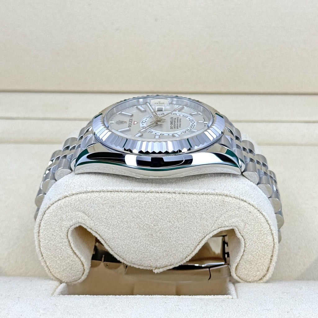 Sky-Dweller, 42mm, Oystersteel and 18k White Gold, White, Jubilee, Ref# 336934-0004