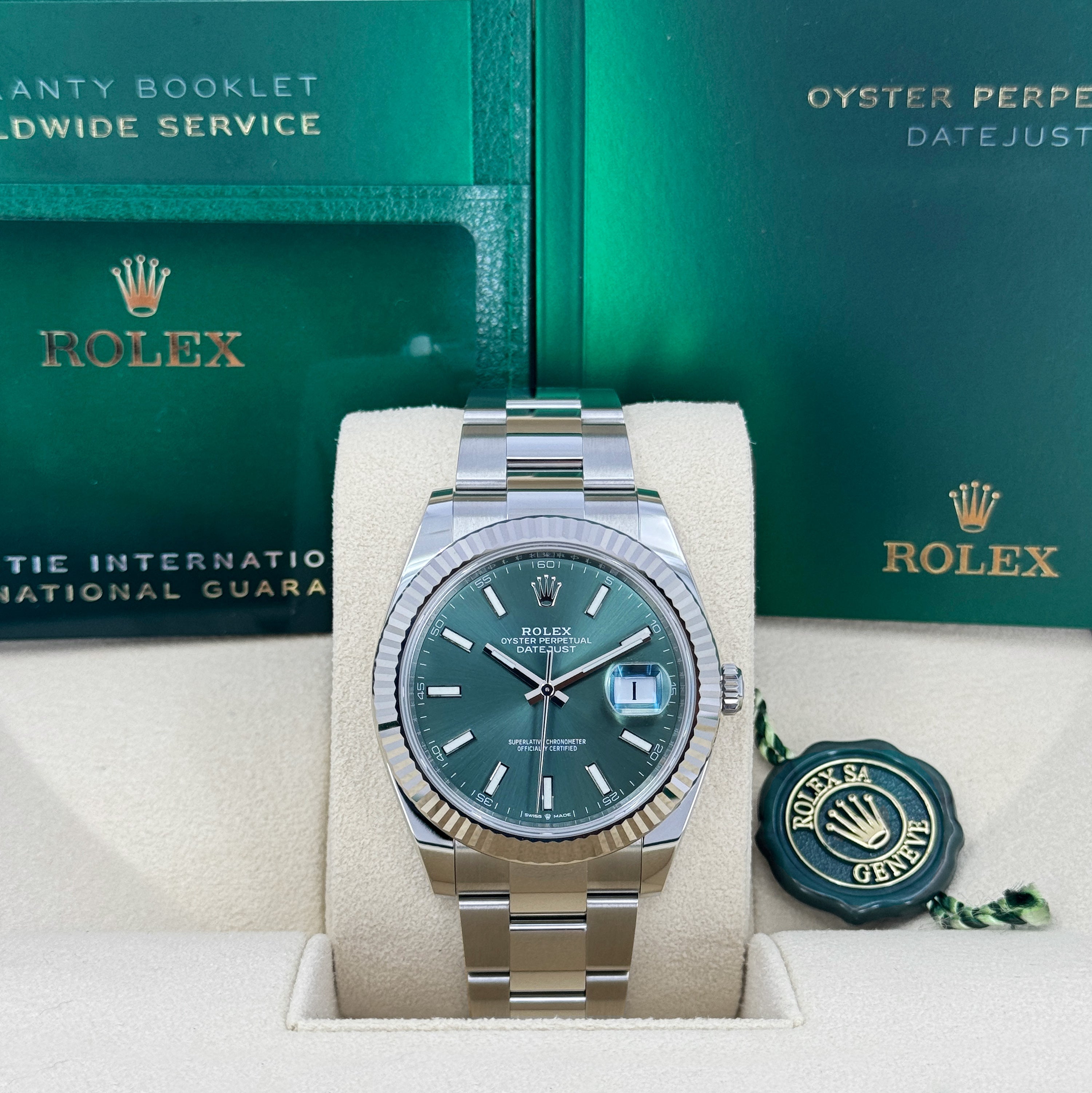 Datejust 41mm, Oystersteel and 18k White Gold, Ref# 126334-0027