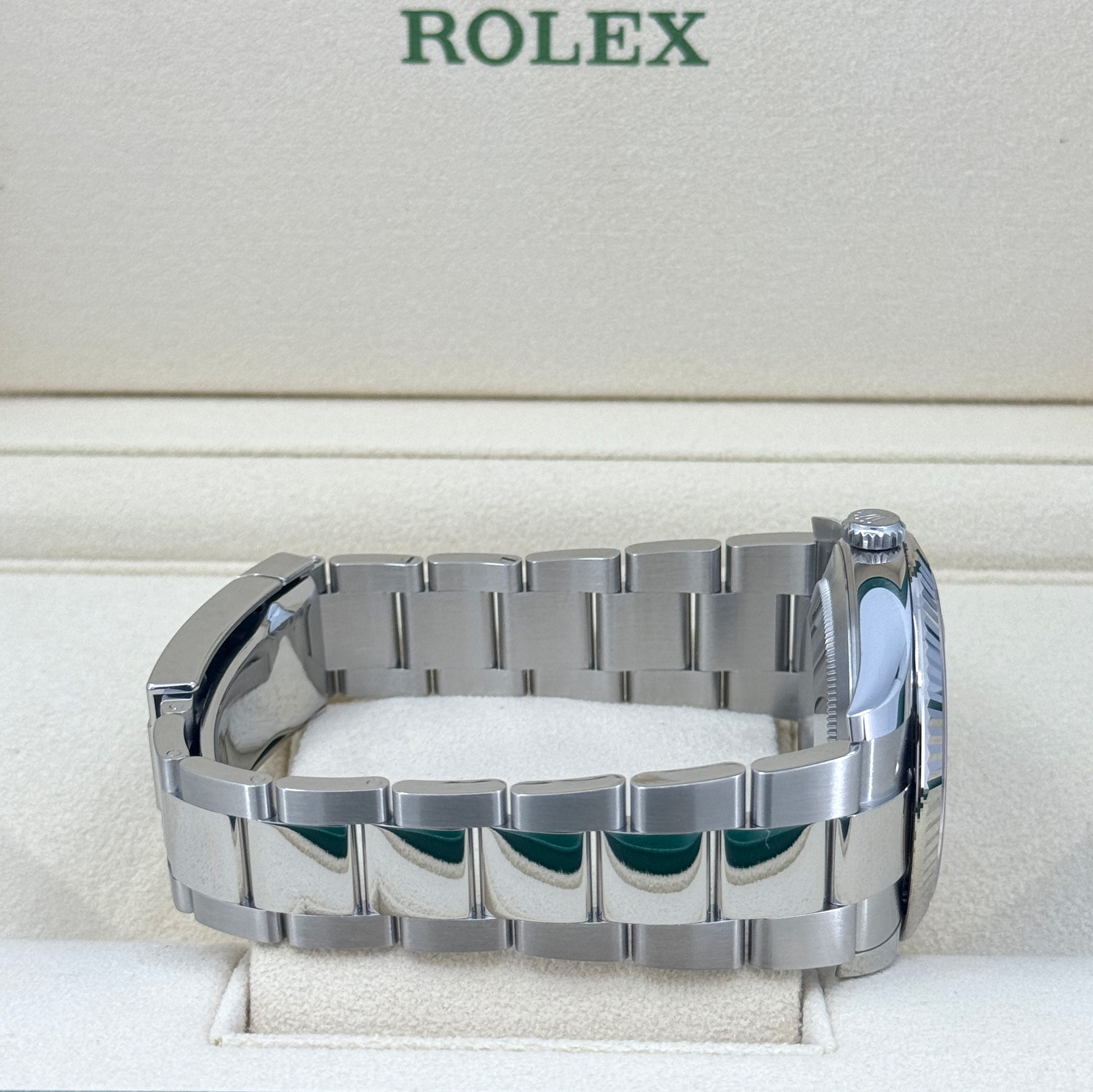 Datejust 41mm, Oystersteel and 18k White Gold, Ref# 126334-0027
