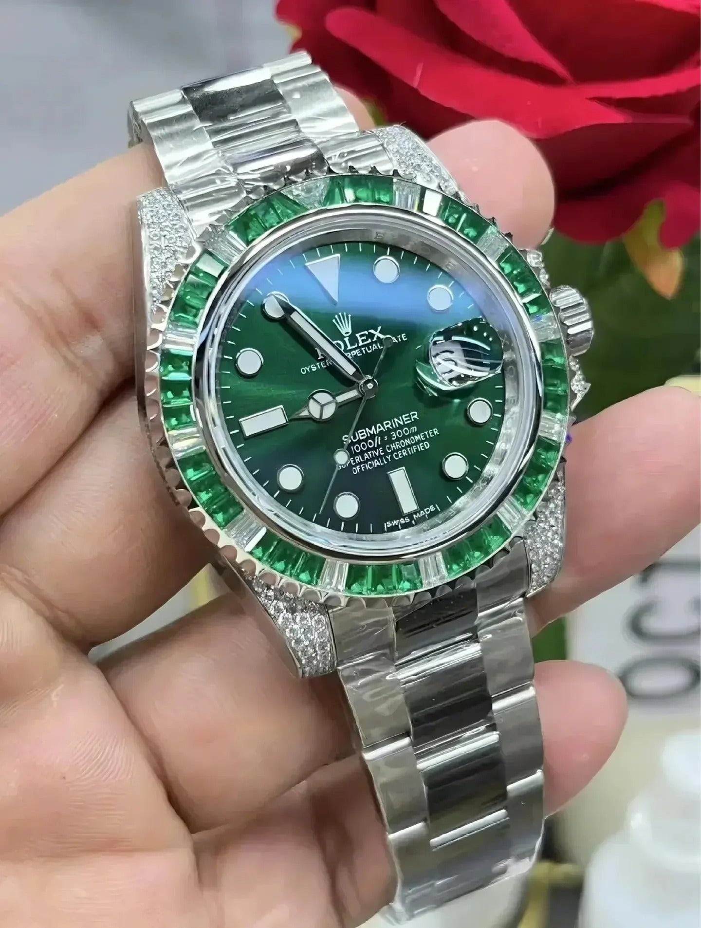 Submariner Date, 18K White Gold Diamonds Emerald UNWORN, 40mm