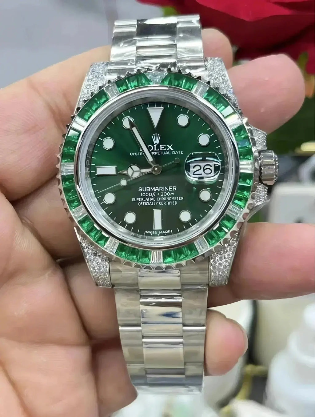 Submariner Date, 18K White Gold Diamonds Emerald UNWORN, 40mm