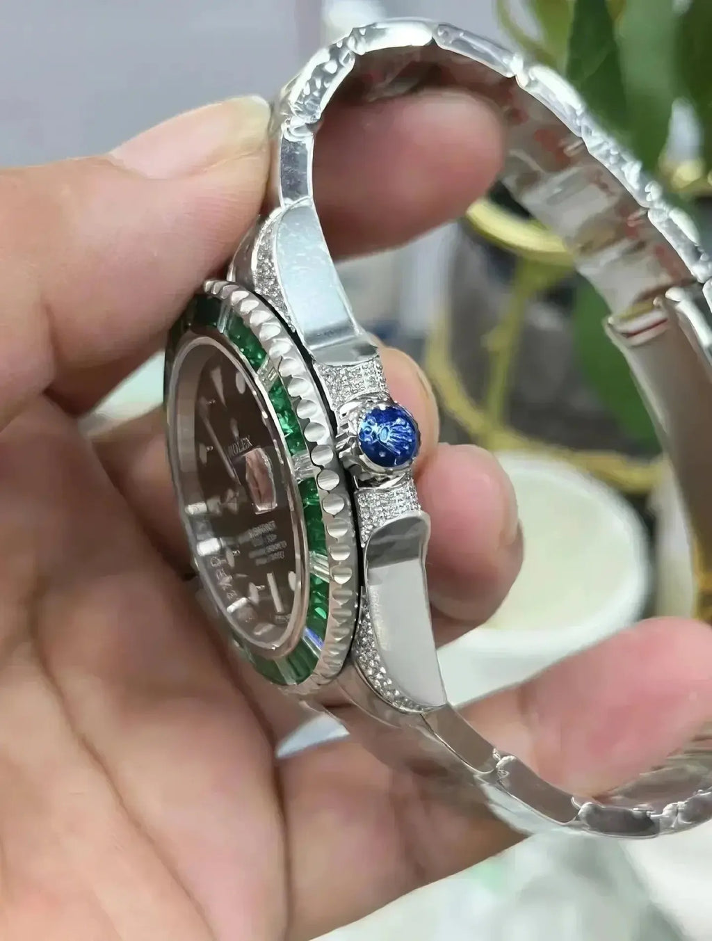 Submariner Date, 18K White Gold Diamonds Emerald UNWORN, 40mm