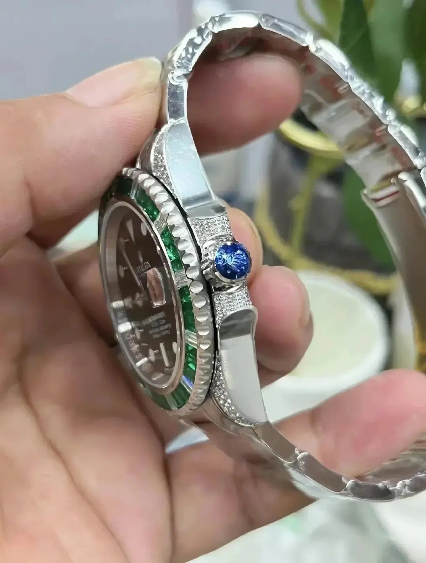 Submariner Date, 18K White Gold Diamonds Emerald UNWORN, 40mm