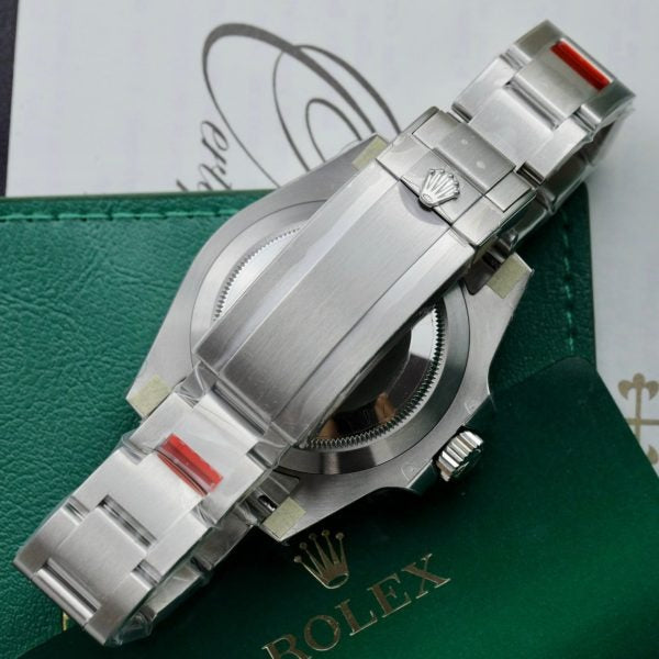 Submariner Stainless Steel “The Hulk” Green Dial Cerachrom Bezel, Ref#116610LV, 41mm