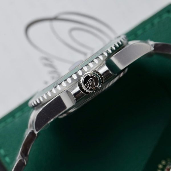 Submariner Stainless Steel “The Hulk” Green Dial Cerachrom Bezel, Ref#116610LV, 41mm