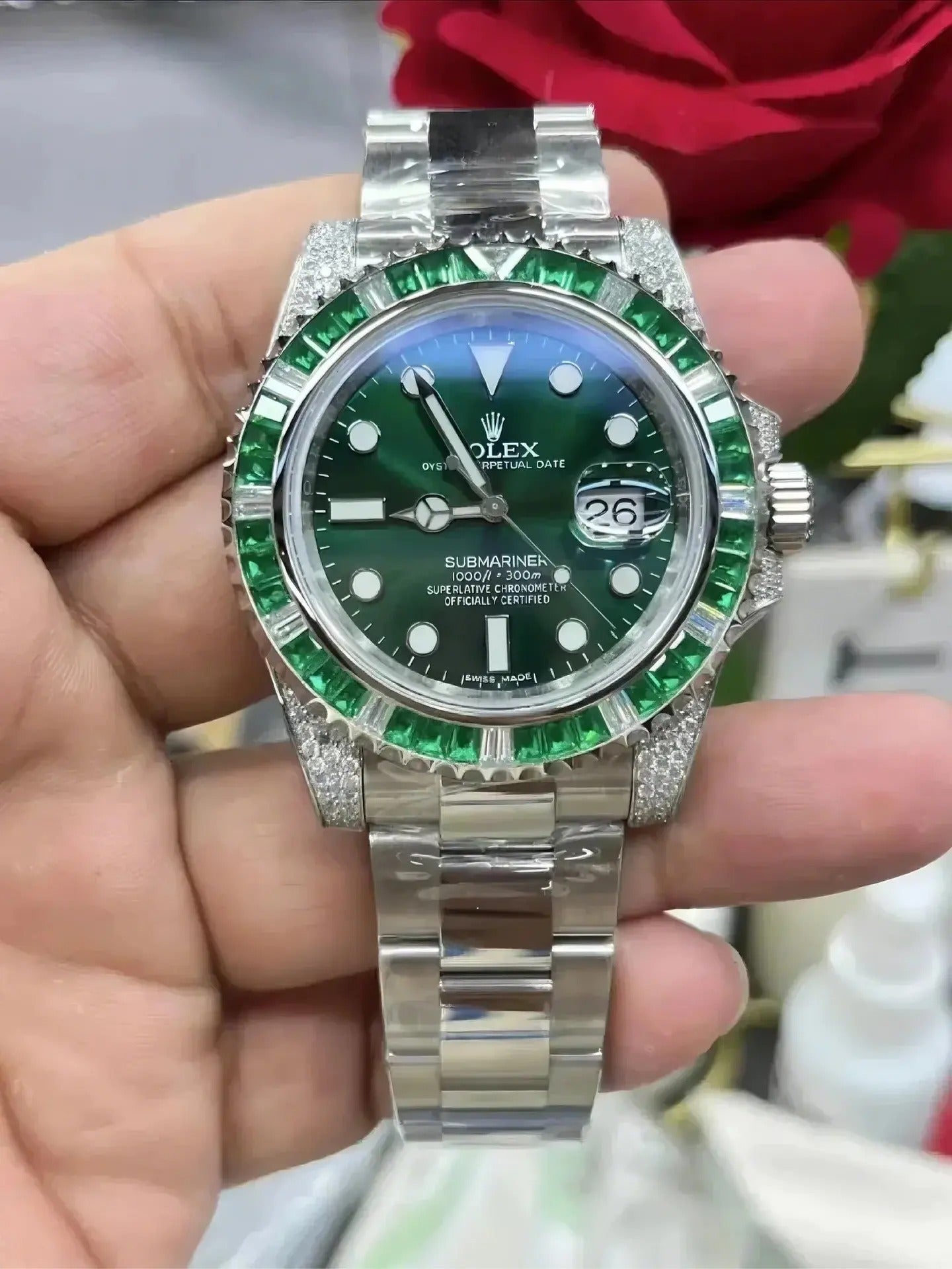 Submariner Date, 18K White Gold Diamonds Emerald UNWORN, 40mm