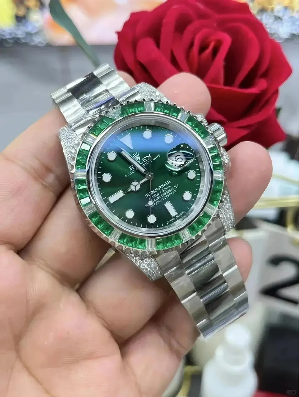 Submariner Date, 18K White Gold Diamonds Emerald UNWORN, 40mm