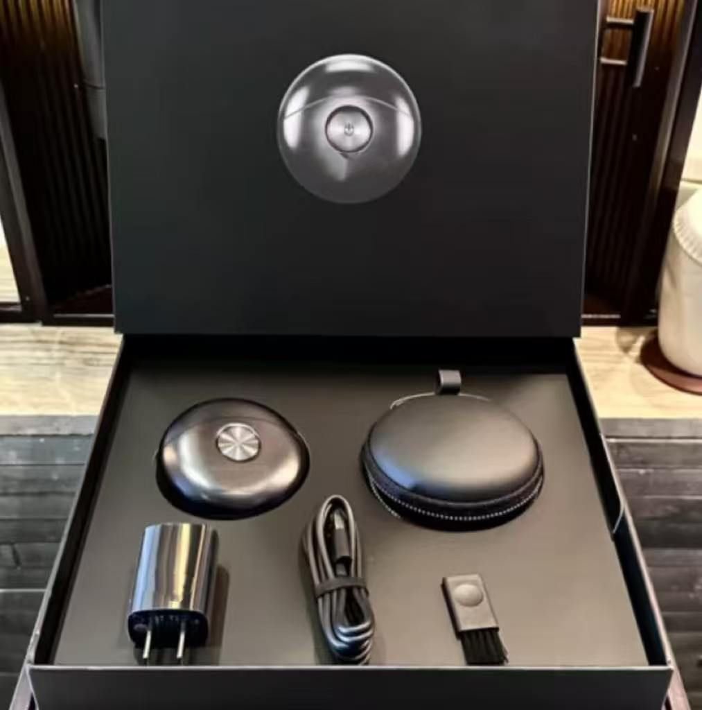 Luxury Box Packing Round Magnetic Floating Ball Shaver USB Rechargeable Travel Portable Electric Shaver for Men