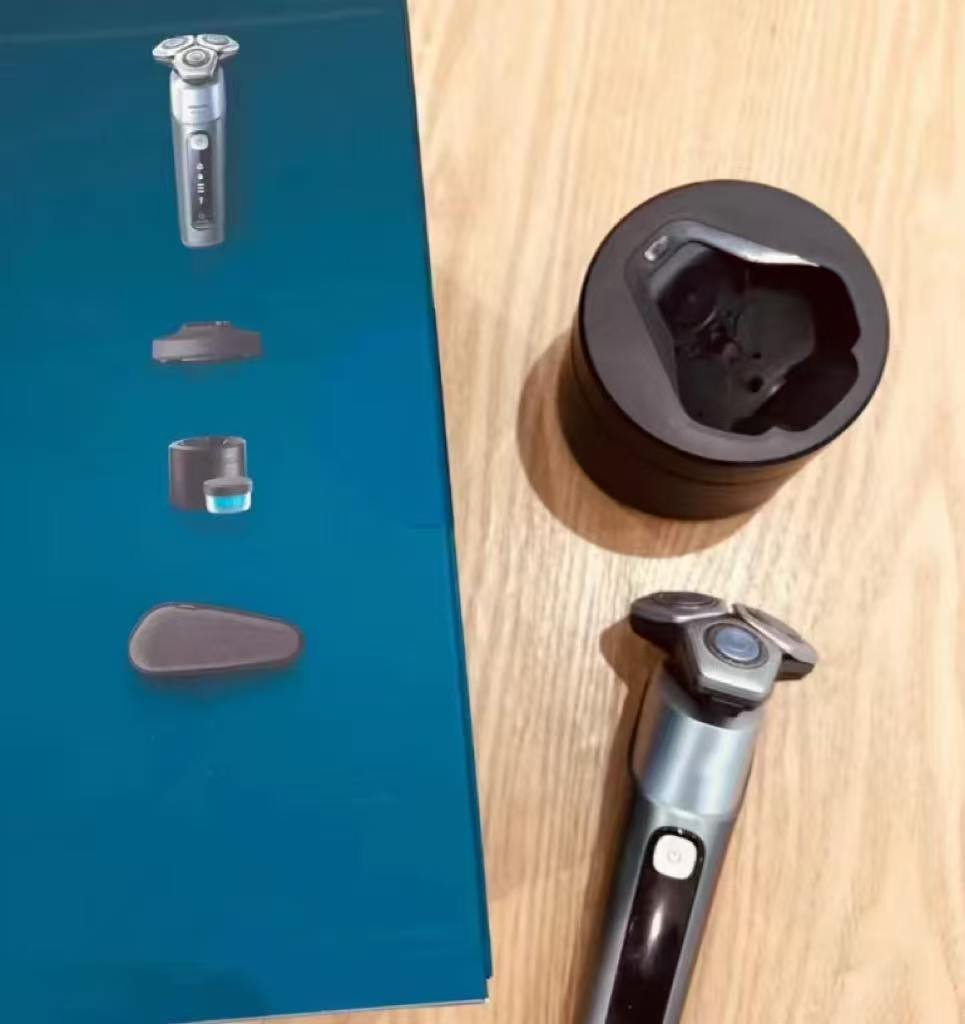 Luxury Box Packing Round Magnetic Floating Ball Shaver USB Rechargeable Travel Portable Electric Shaver for Men